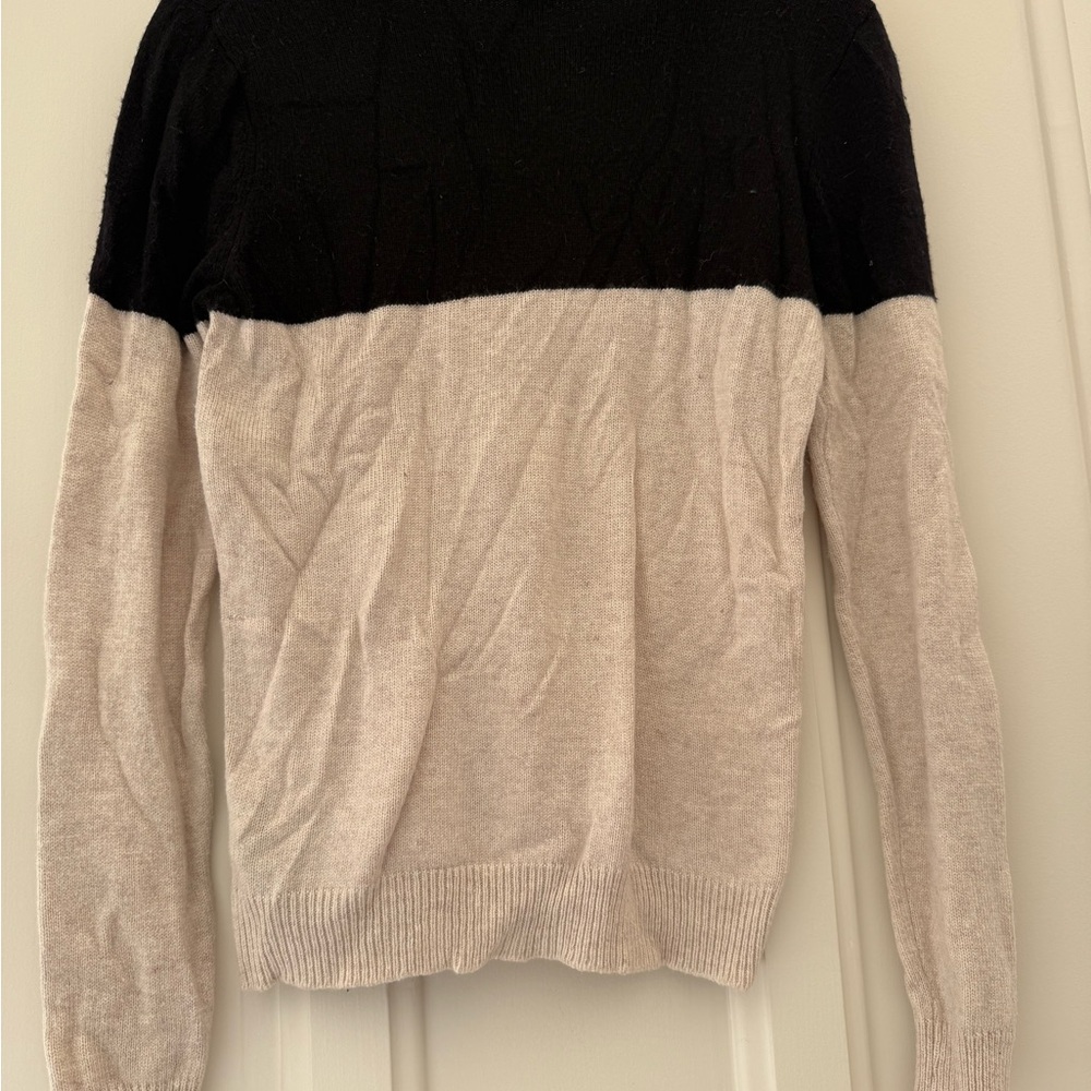 Forever 21 Black and Cream Women's Sweater